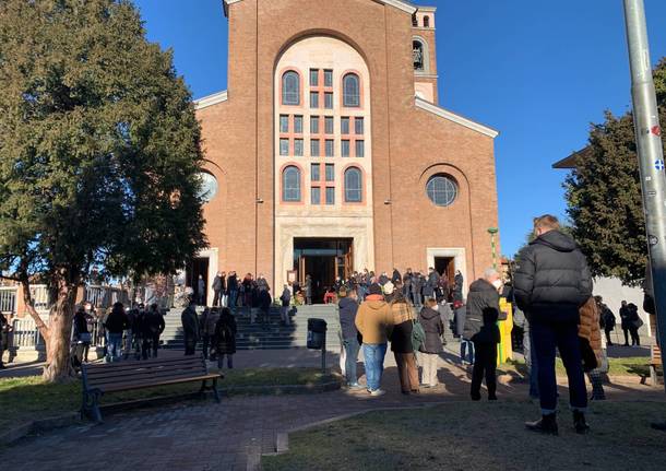 funerale chiesa santi apostoli busto arsizio