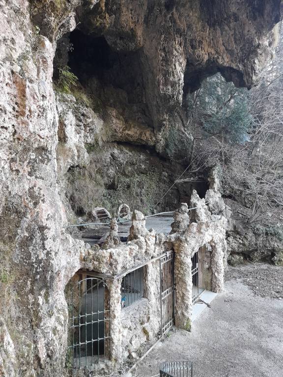 grotte di valganna,