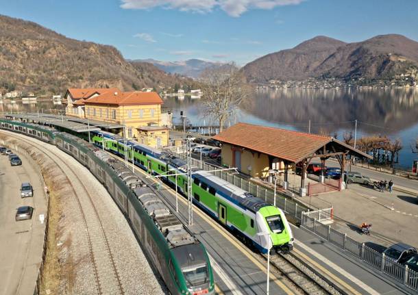 Il treno Caravaggio sulla linea per Porto Ceresio 