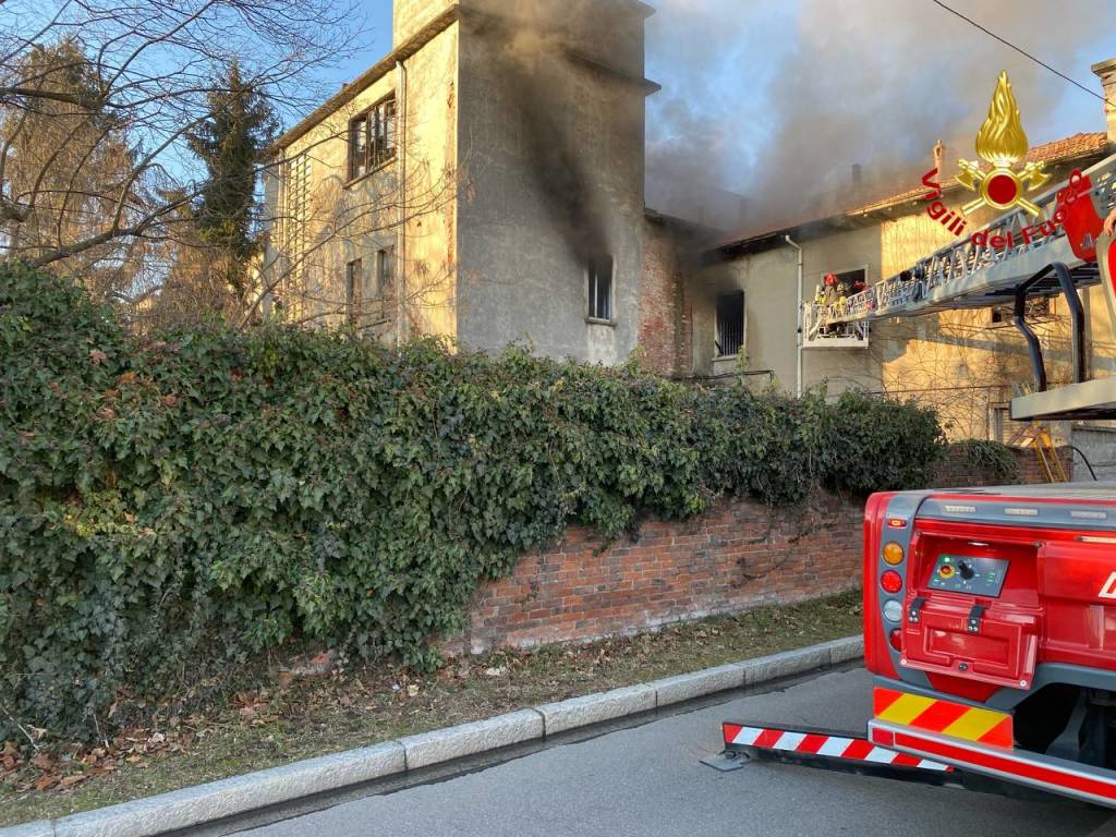 Incendio Caronno Pertusella