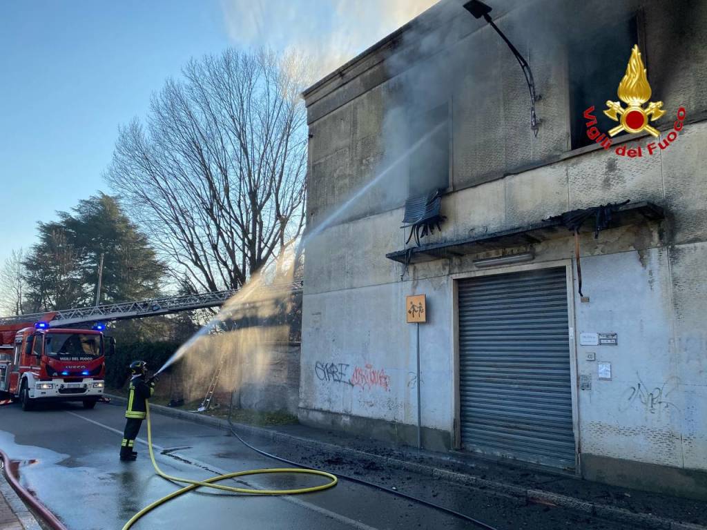 Incendio Caronno Pertusella