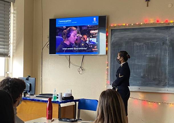 Martina Cezza, allievo dell’Accademia navale di Livorno, in cattedra al Liceo Galilei di Legnano