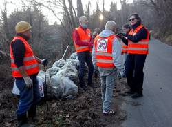 Raccolta dei rifiuti in via Friuli a Varese