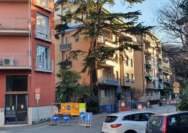 Via sant’Imerio a Varese di nuovo chiusa al traffico