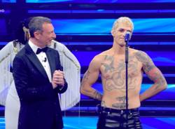 Achille Lauro si "battezza" e apre Sanremo 2022