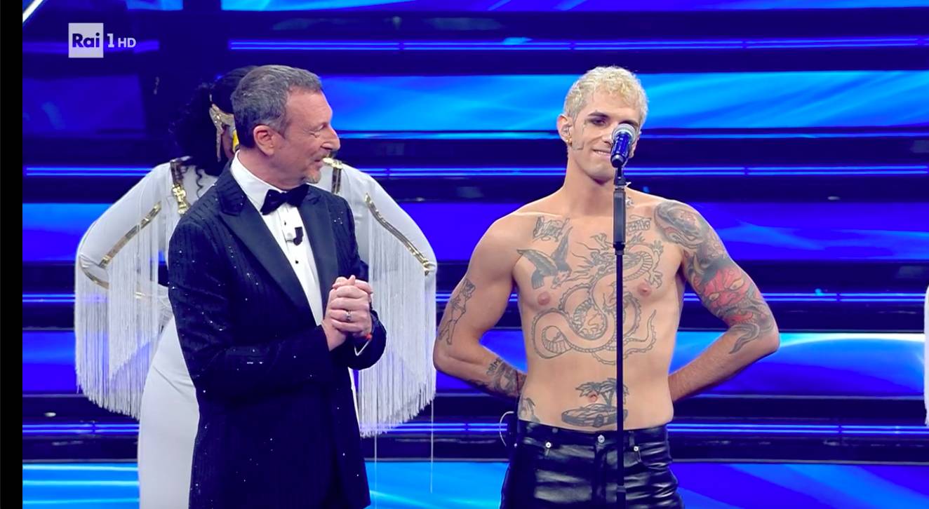 Achille Lauro si "battezza" e apre Sanremo 2022