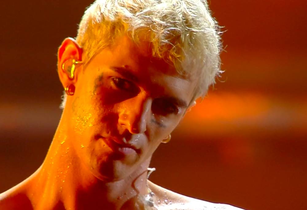 Achille Lauro si "battezza" e apre Sanremo 2022