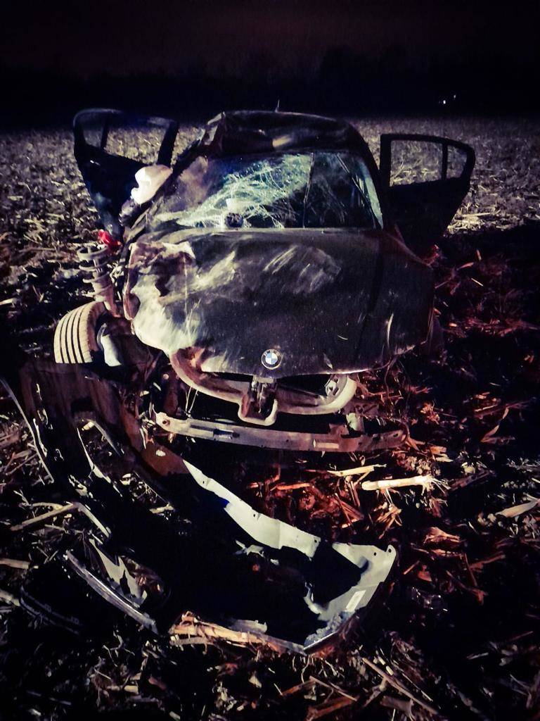 Auto ribaltata in un campo a Nerviano 