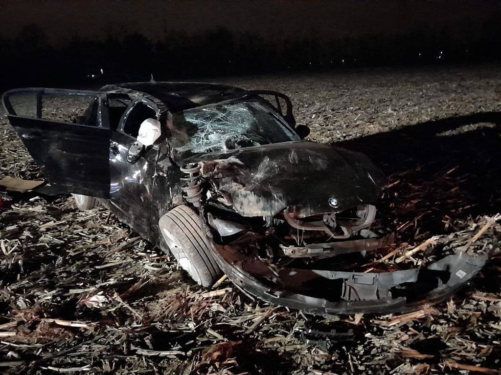 Auto ribaltata in un campo a Nerviano 