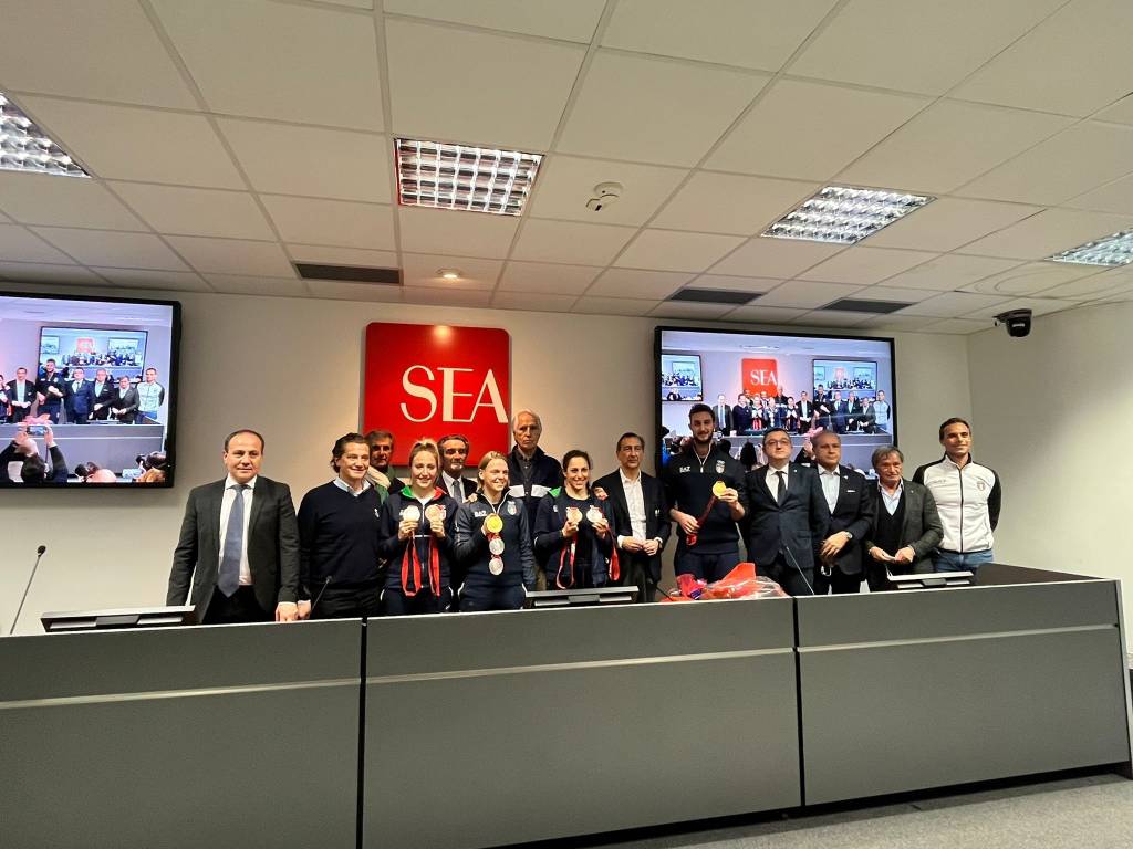 bandiera olimpica di Pechino Milano Malpensa
