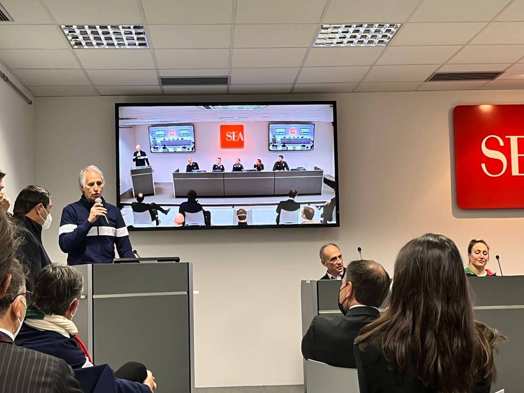 bandiera olimpica di Pechino Milano Malpensa