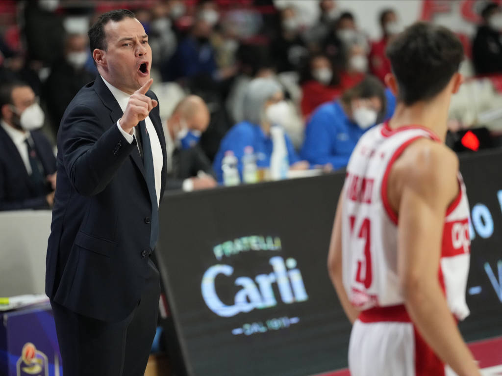 Baske, Openjobmetis - Virtus Bologna 80-81