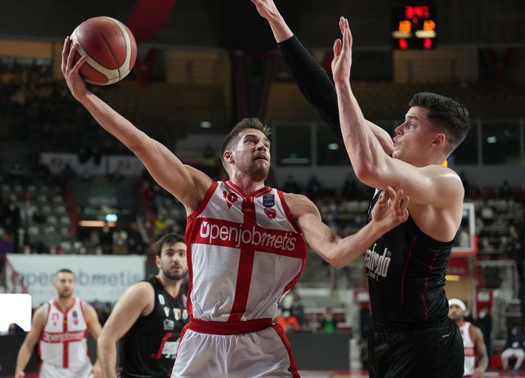 Baske, Openjobmetis - Virtus Bologna 80-81