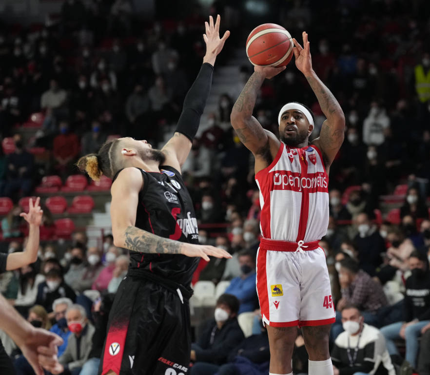 Baske, Openjobmetis - Virtus Bologna 80-81