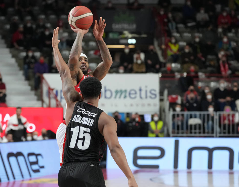 Baske, Openjobmetis - Virtus Bologna 80-81