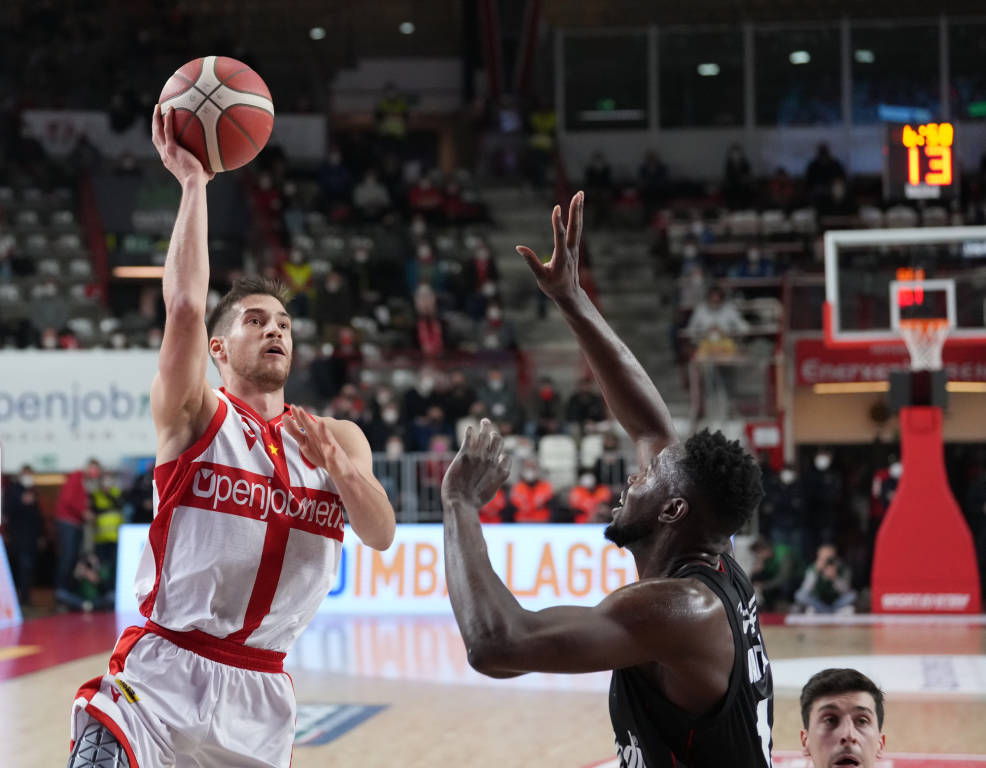 Baske, Openjobmetis - Virtus Bologna 80-81