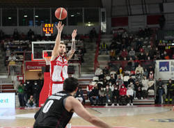 Baske, Openjobmetis - Virtus Bologna 80-81