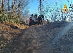 Incendio nei boschi tra Malnate e Cagno