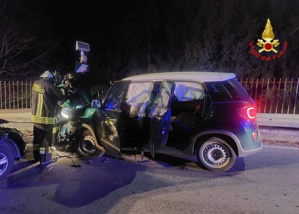 Schianto a Luino nella notte, due feriti