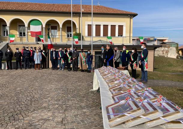 Cerimonia di ringraziamento alle squadre intervenute all'incendio tra Malnate e Solbiate con Cagno