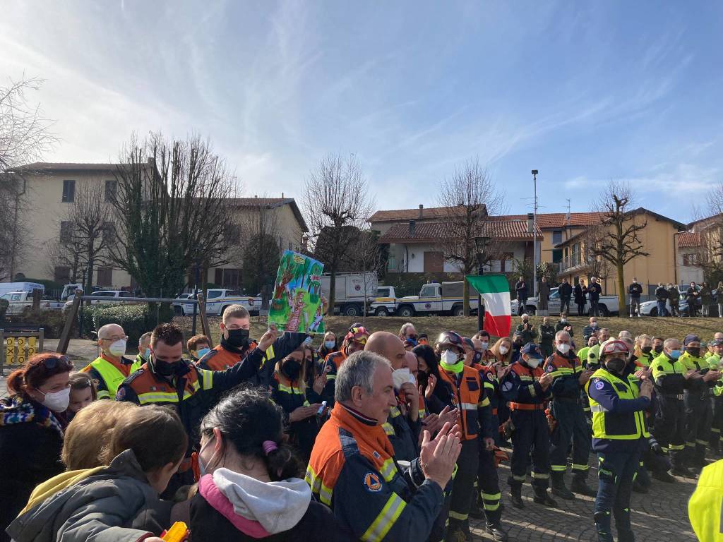 Cerimonia di ringraziamento alle squadre intervenute all'incendio tra Malnate e Solbiate con Cagno