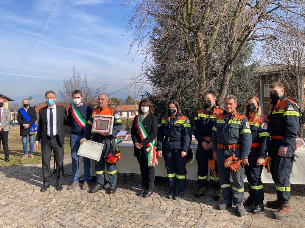 Cerimonia di ringraziamento alle squadre intervenute all'incendio tra Malnate e Solbiate con Cagno