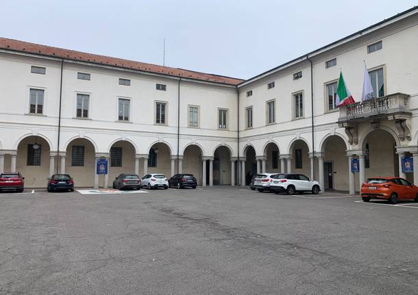 cortile comune municipio busto arsizio