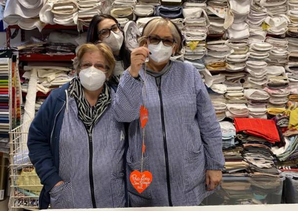 Cuori nelle vetrine di San Giorgio su Legnano per San Valentino