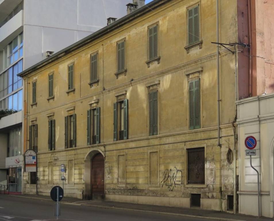 Dentro Casa Orlandi, la casa di pietra di Gallarate 