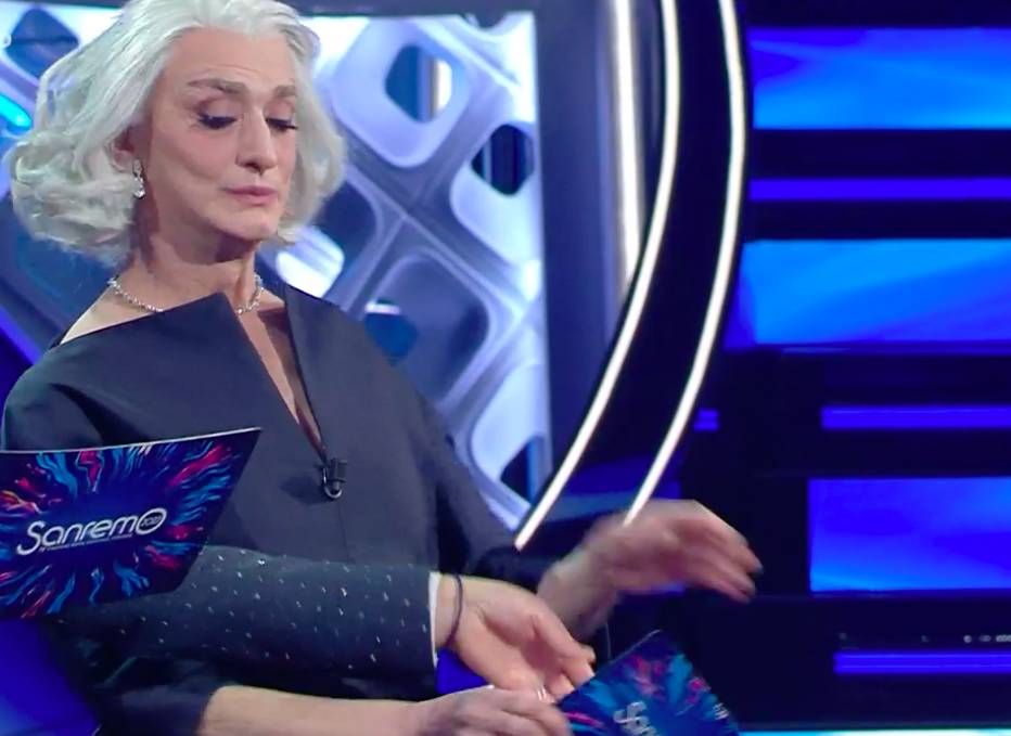 Drusilla Foer irrompe sul palco di Sanremo 2022