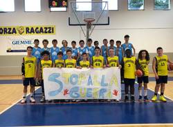 I bambini di Caronnese e Robur Basket Saronno dicono no alla guerra in Ucraina