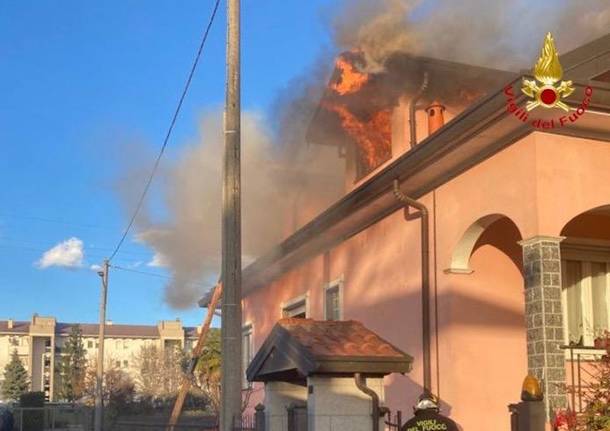 Incendio a Gallarate in via Passo Tre Croci
