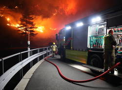 incendio gambarogno 1 febbraio 2022 foto pompieri bellinzona