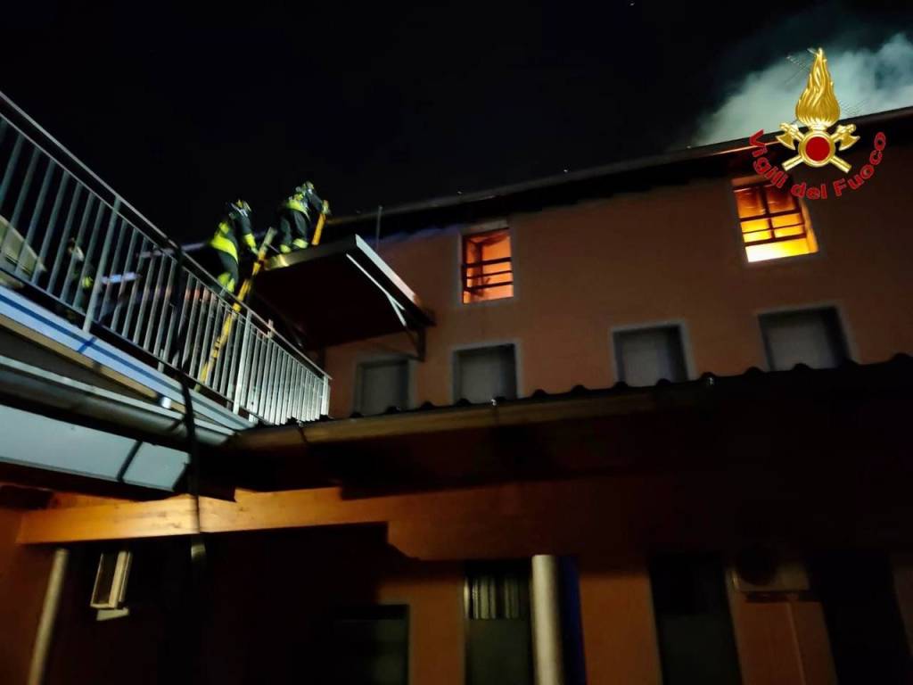 Incendio in via Donizetti a Busto Arsizio