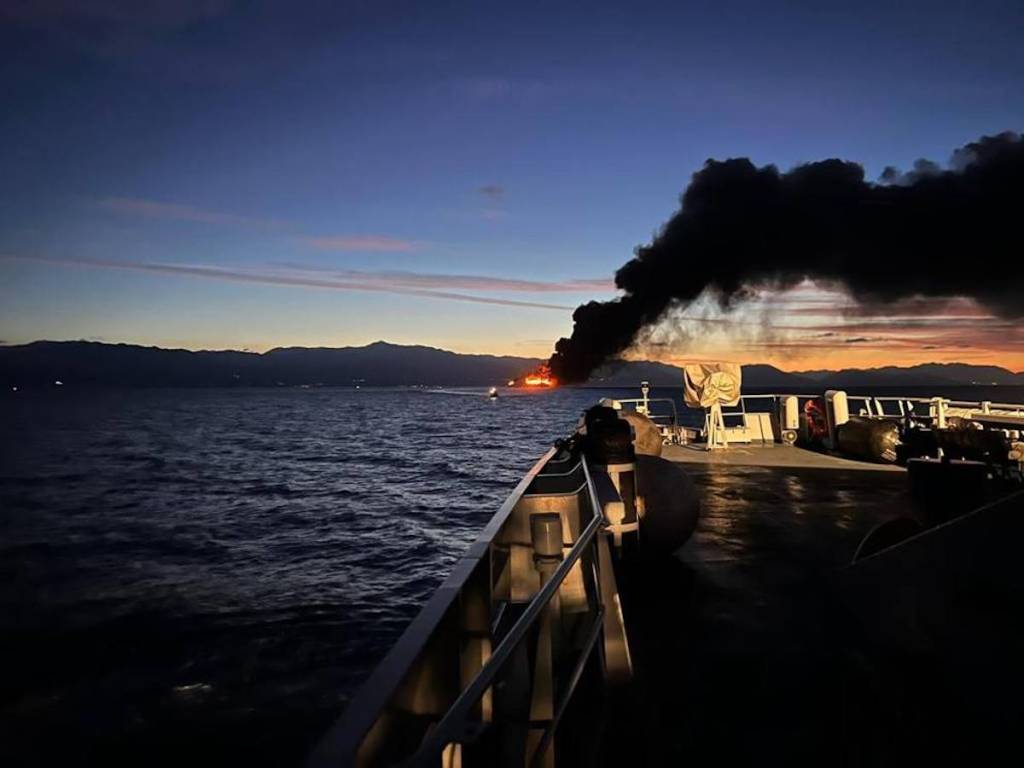 Incendio traghetto a Corfù