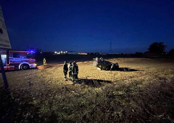 Incidente sulla Sp12- auto ribaltata 