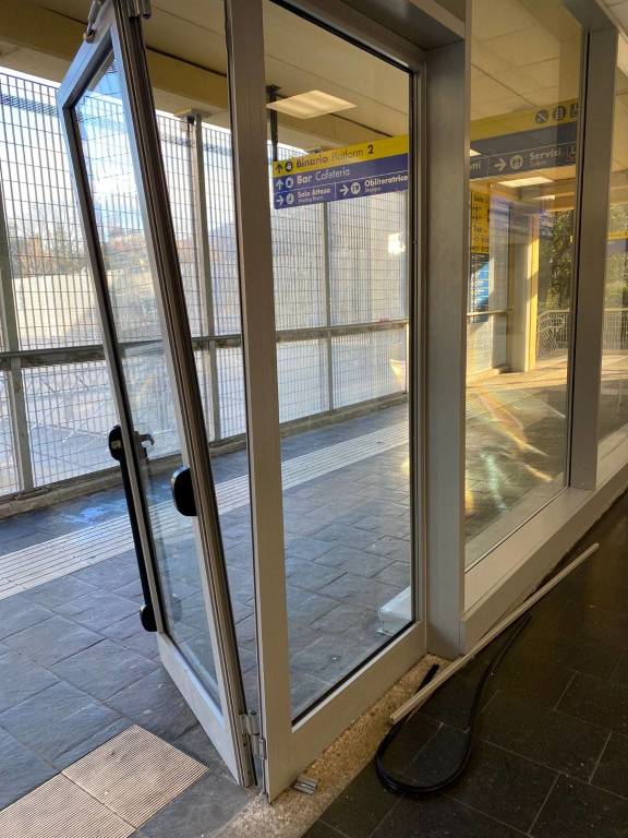 Induno Olona - Danni e vandalismi alla stazione