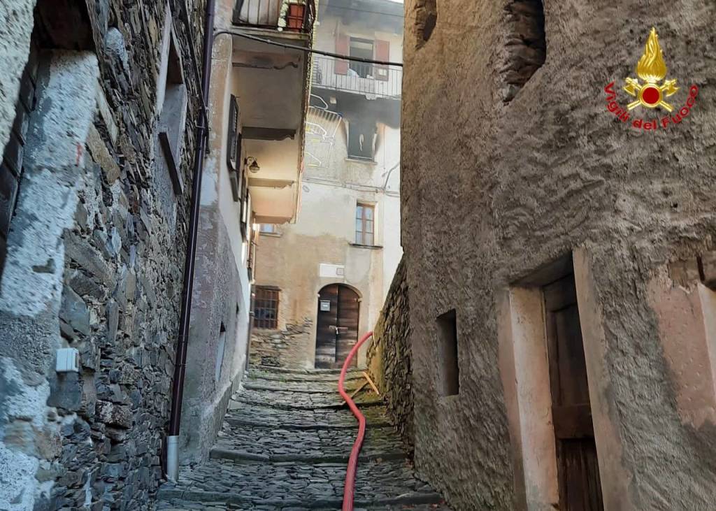 L'incendio di un'abitazione a Monteviasco
