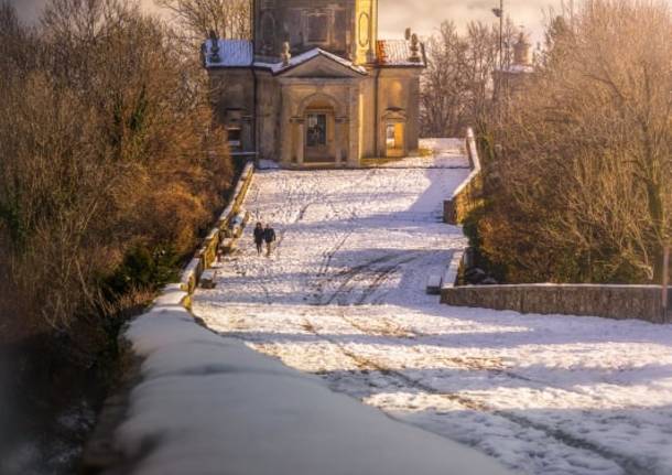 La magia del Sacro Monte dopo la nevicata di San Valentino