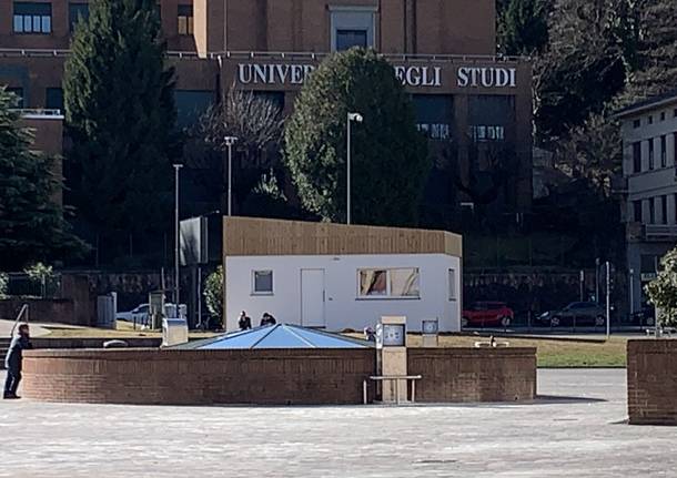 La postazione della polizia locale in piazza repubblica 