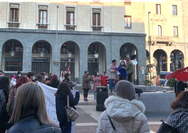 “Gli immaturi siete voi”: la protesta degli studenti a Varese