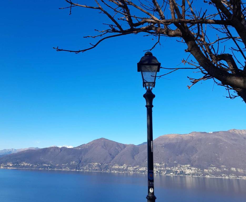 La spettacolare vista del Lago Maggiore