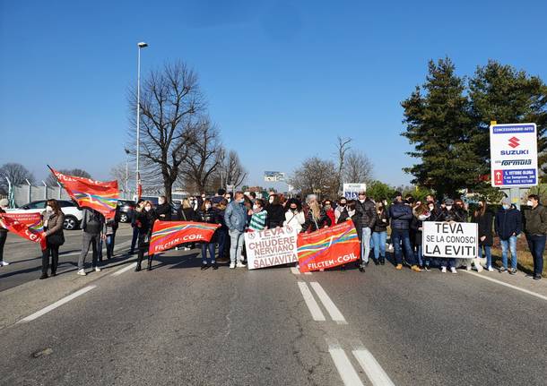 Lavoratori Teva in presidio a Nerviano