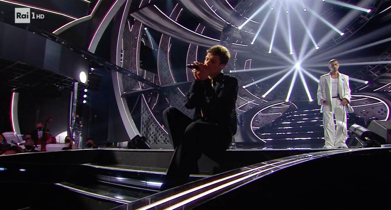 Mahmood e Blanco in testa alla classifica provvisoria di Sanremo 2022
