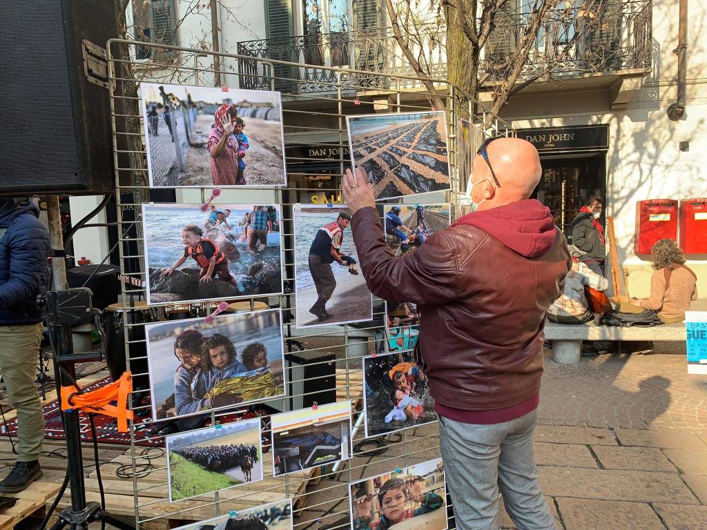 Manifestazione pro migranti a Varese 