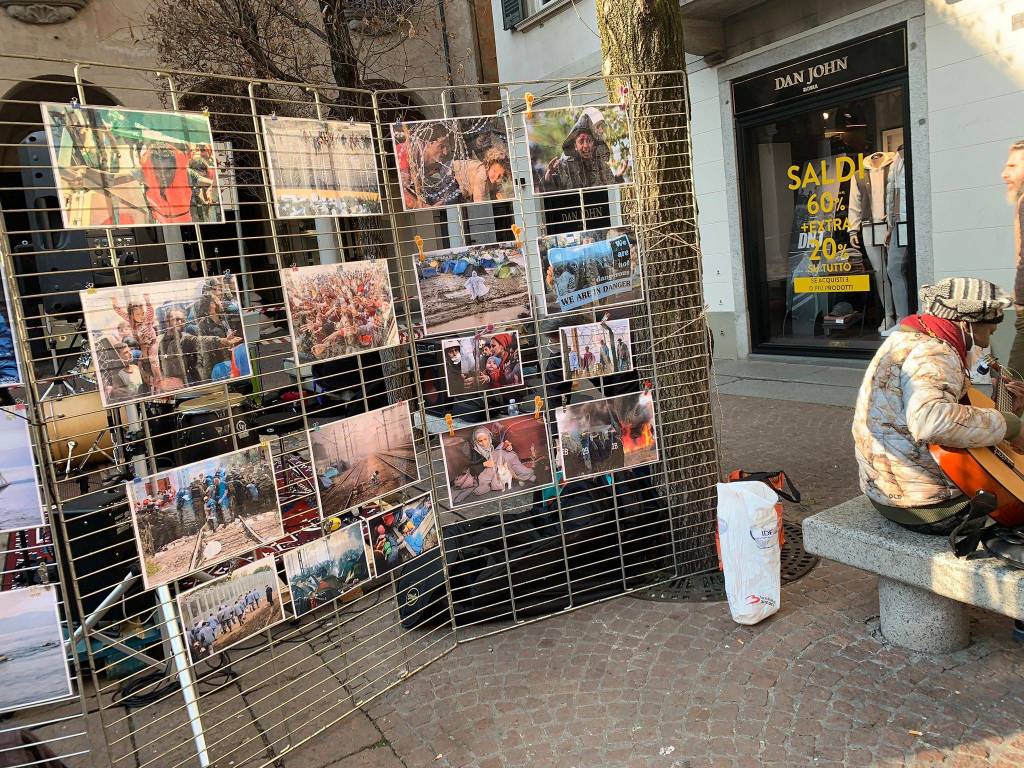 Manifestazione pro migranti a Varese 