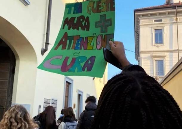 manifestazioni studenti liceo crespi busto arsizio 24 febbraio 2022