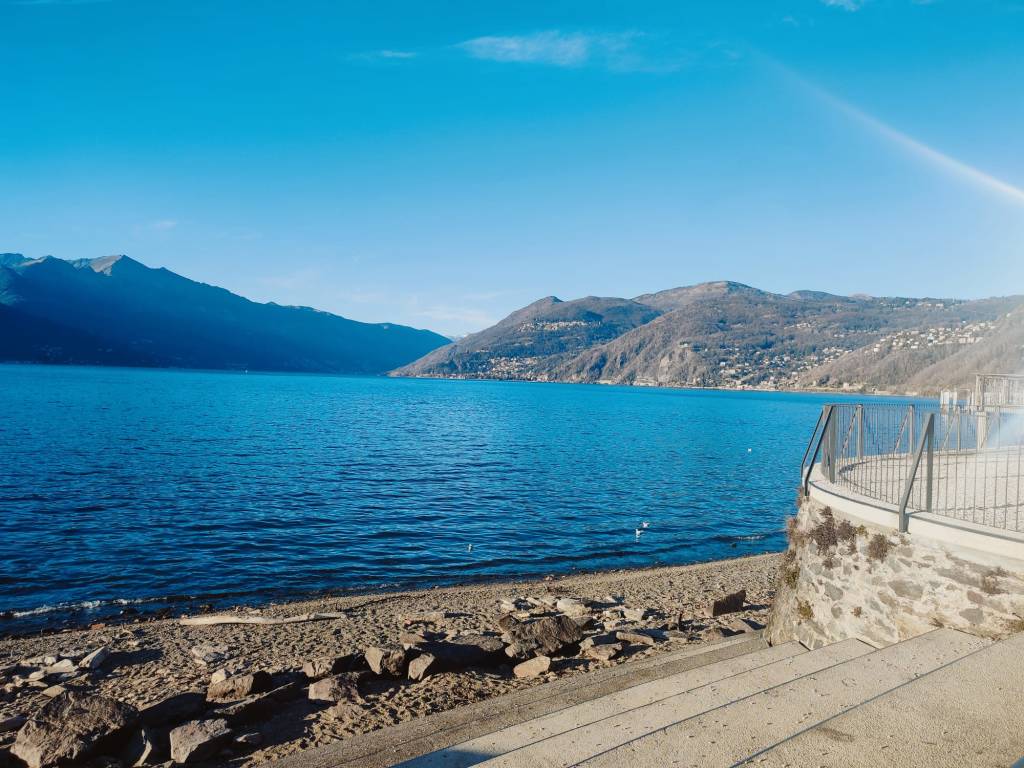 Momenti romantici sul lungolago a Luino