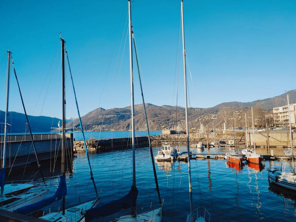 Momenti romantici sul lungolago a Luino