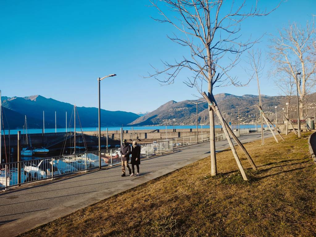 Momenti romantici sul lungolago a Luino